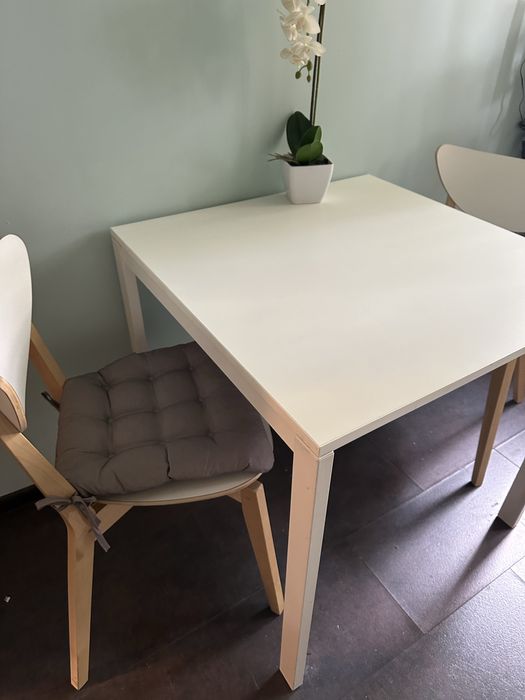 Stół do kuchni z 2 krzesłami