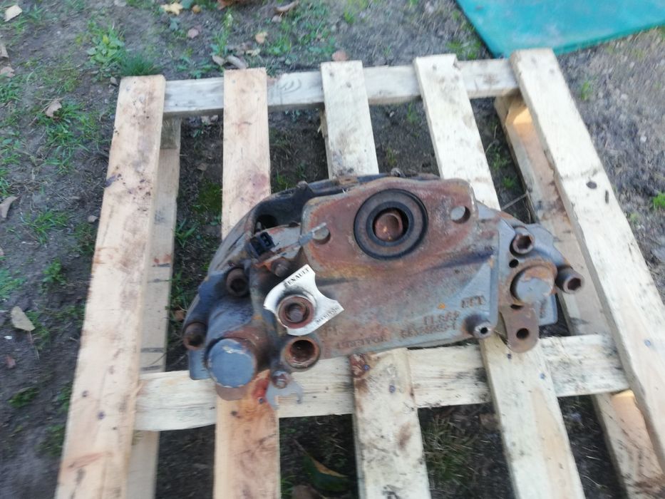 Zacisk docisk hamulcowy jarzmo Renault