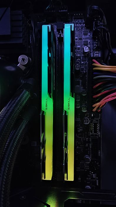 G.skill TridentZ RGB ddr4 2400mhz 16gb