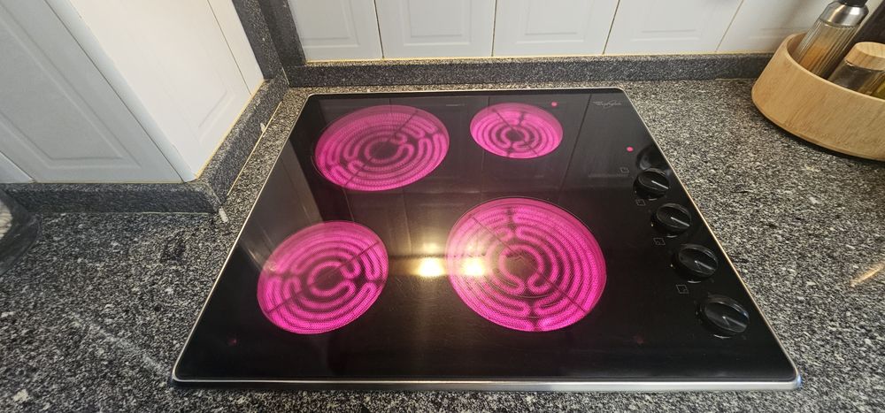 Placa vidro-cerâmica + forno + exaustor