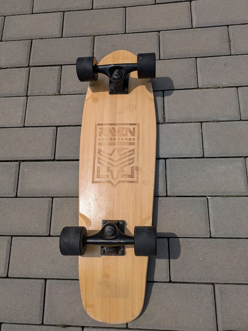 Longboard RAVEN.