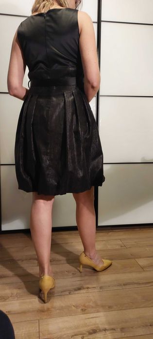 Ciekawa sukienka z dołem typu bombka, rozmiar 40