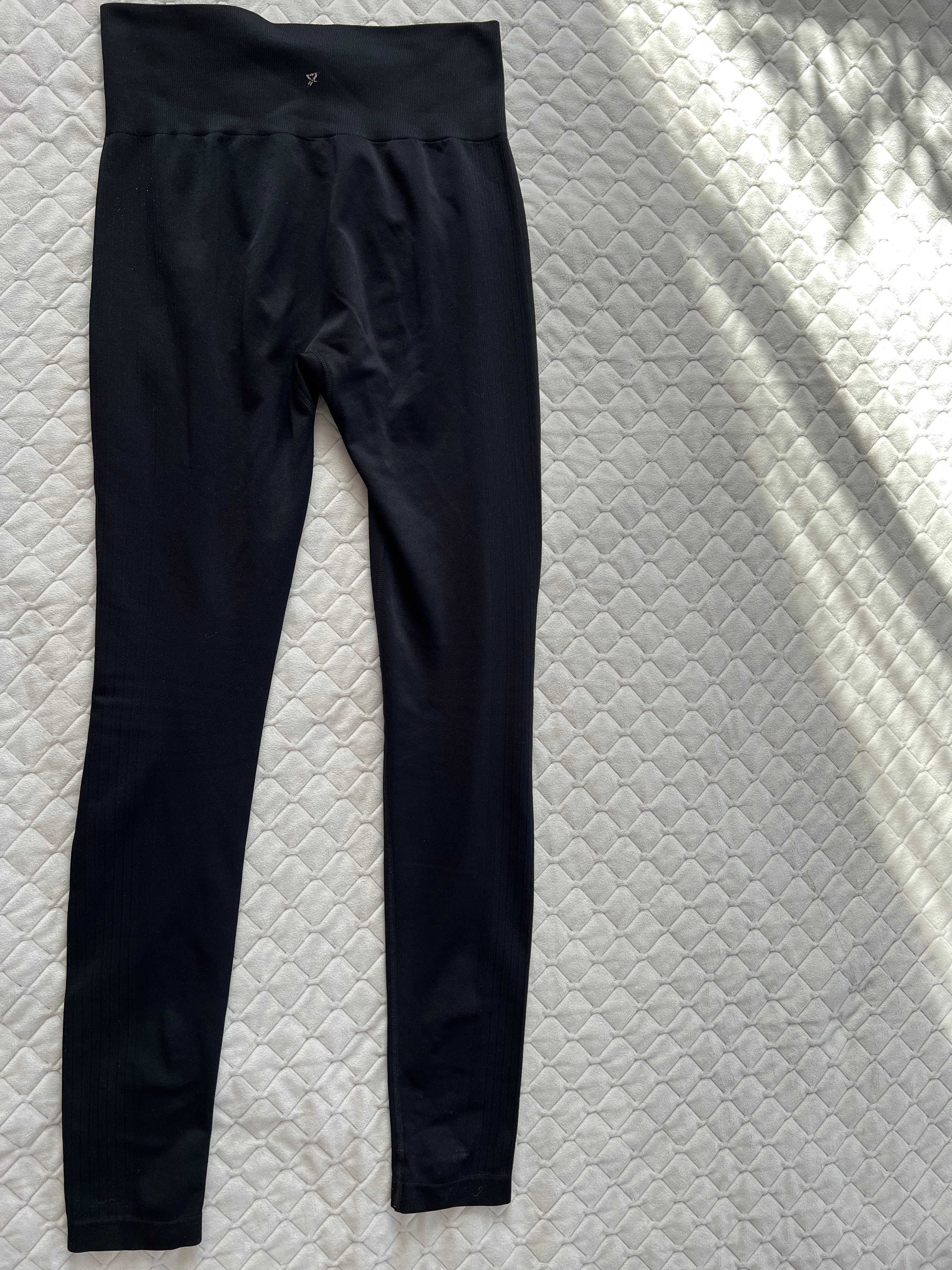 Czarne legginsy bawełniane