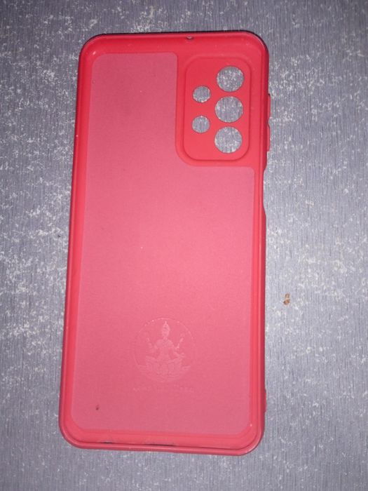 Продам чехол,красный