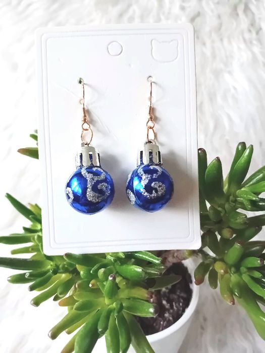 Nowe urocze świąteczne kolczyki niebieskie bombki