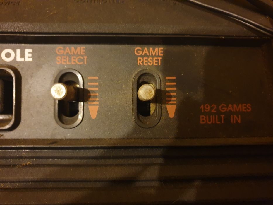Consola anos 80 com 192 jogos