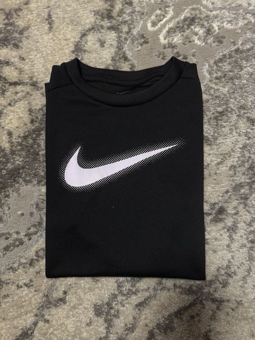 Футболка Nike чорна