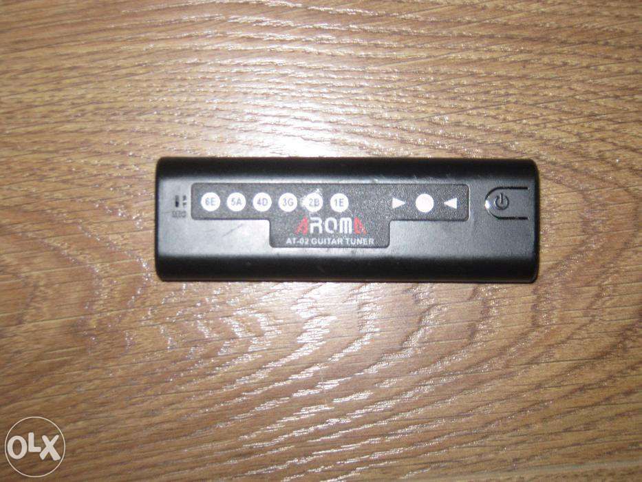 tuner para guitarra AROMA