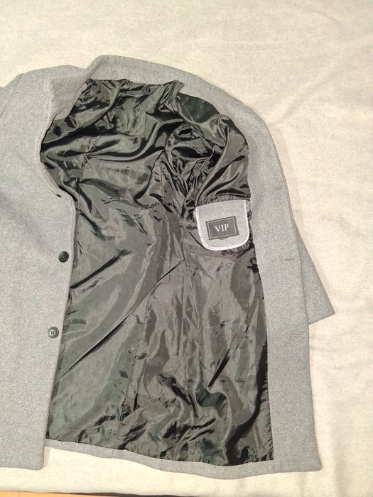 Casaco masculino  de lã cinza.