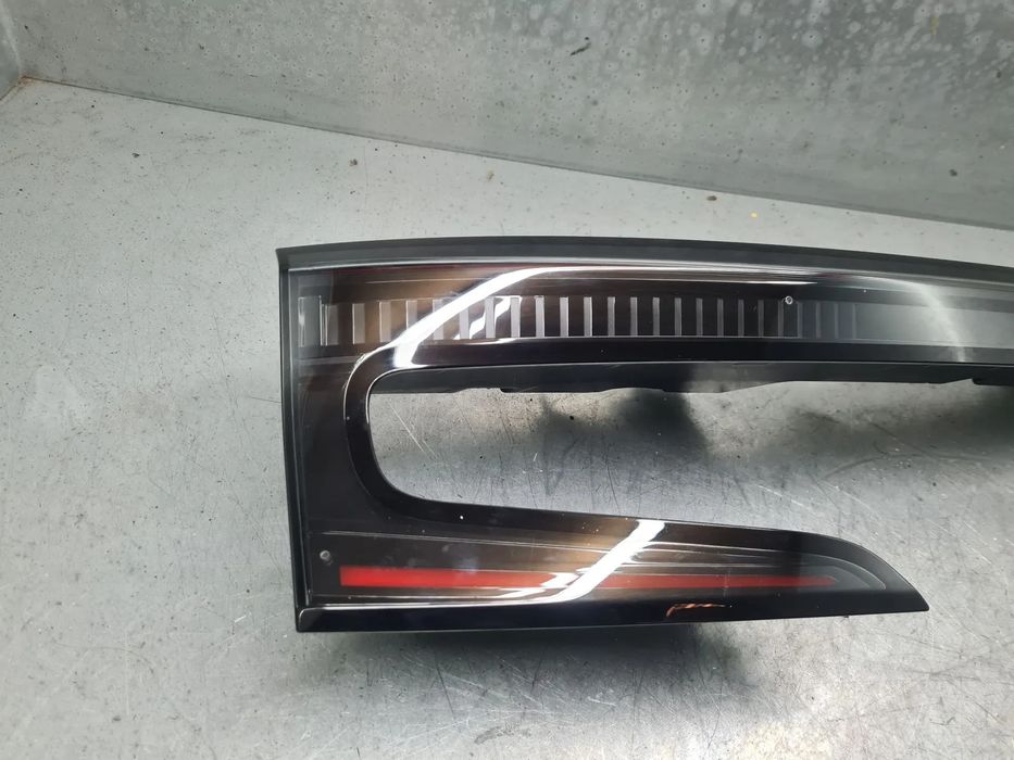 Farolim da mala esquerdo RENAULT Austral