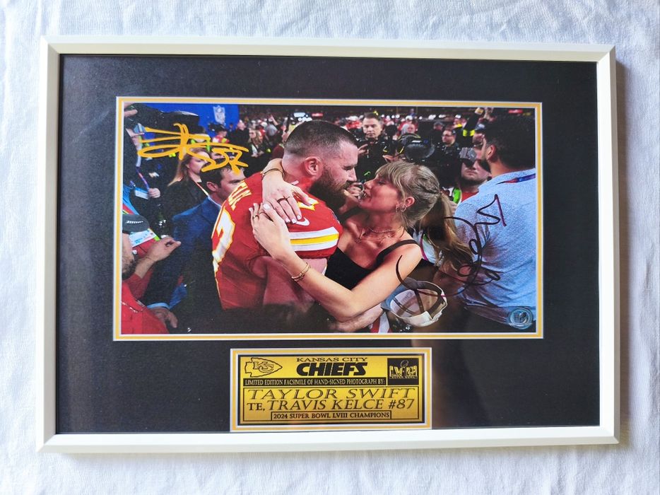 Moldura Taylor Swift & Travis Kelce Kansas City Chiefs Super Bowl com