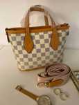Mała torebka Louis Vuitton LV beżowa