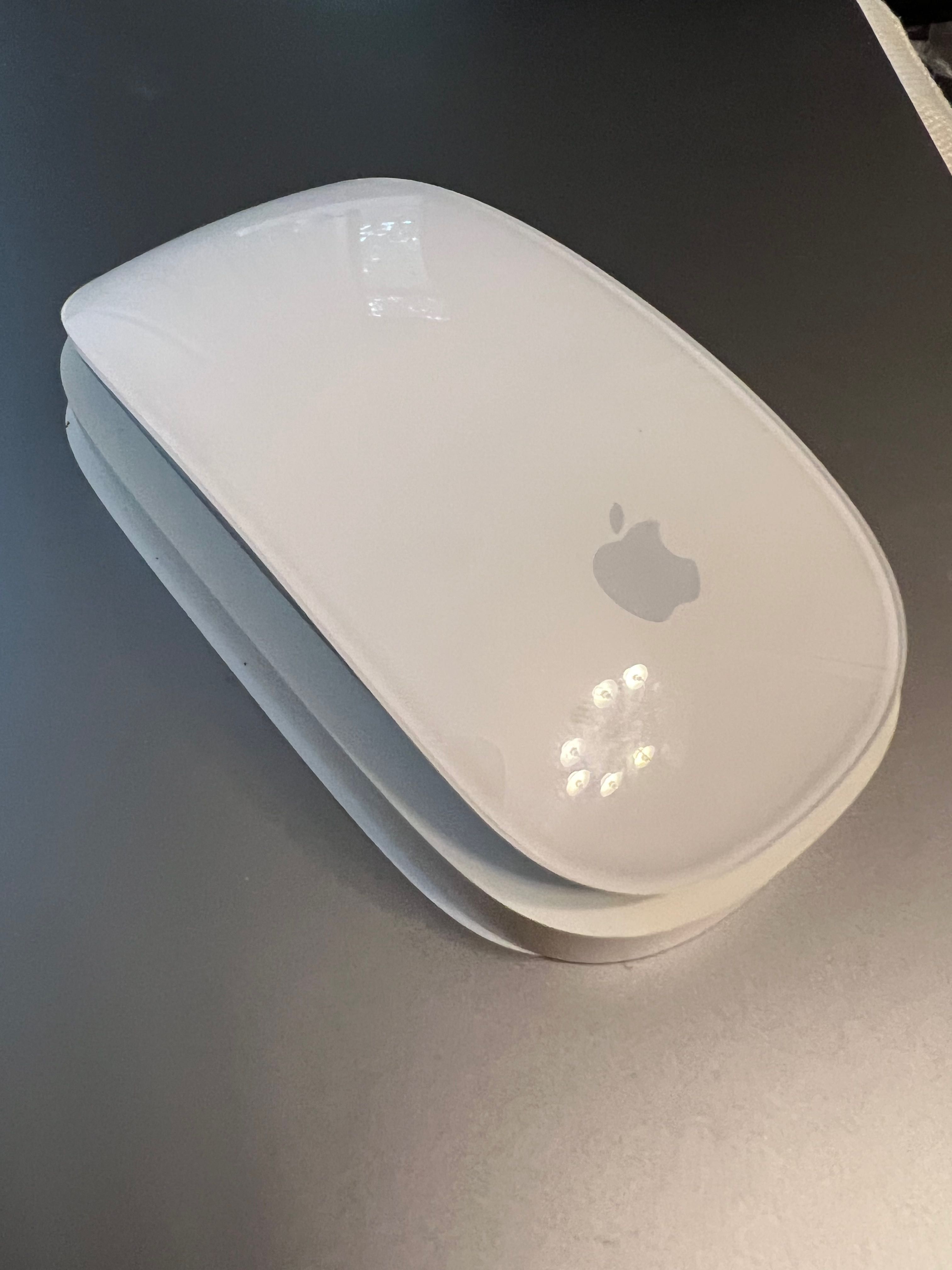 Magic Mouse apple