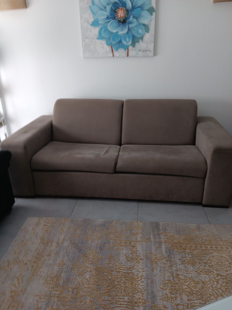 Sofa cama em castanho  bem conservado