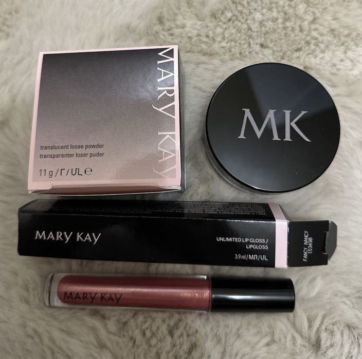 Puder sypki transparenty Mary Kay i błyszczyk