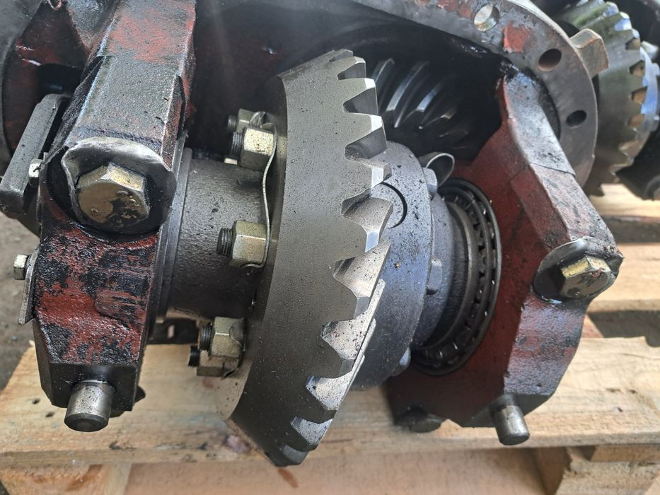 Редуктор Маз средний задний...21×29 балансир евро