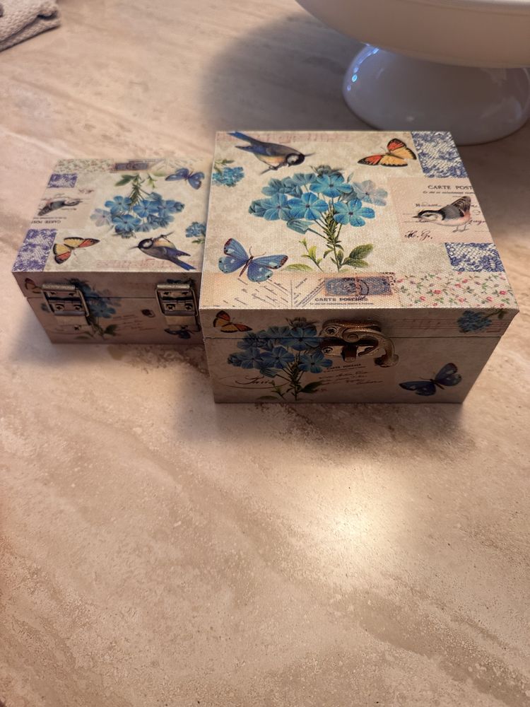 Vendo 2 caixas para decoracao e guarda - joias