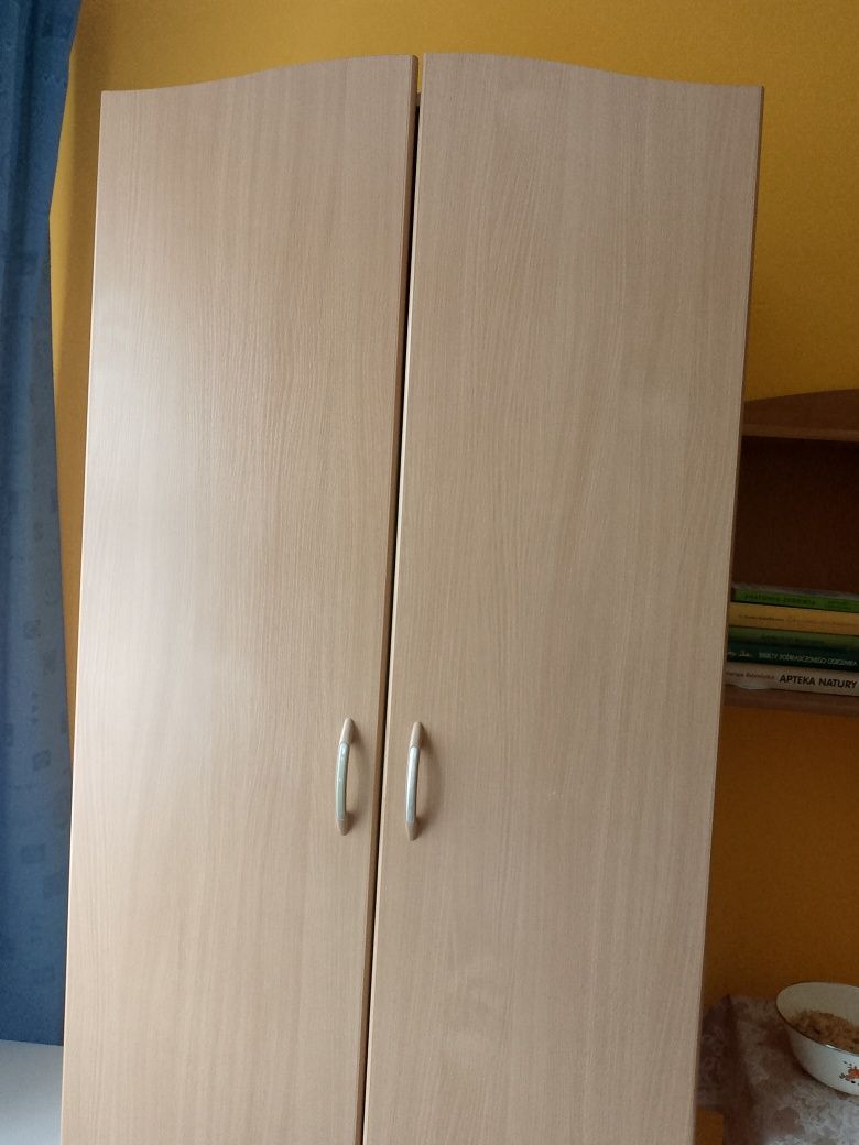 Duża szafa ubraniowa