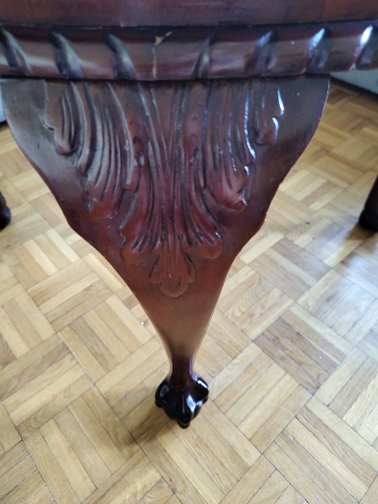 Stolik rzeźbiony, stylowy