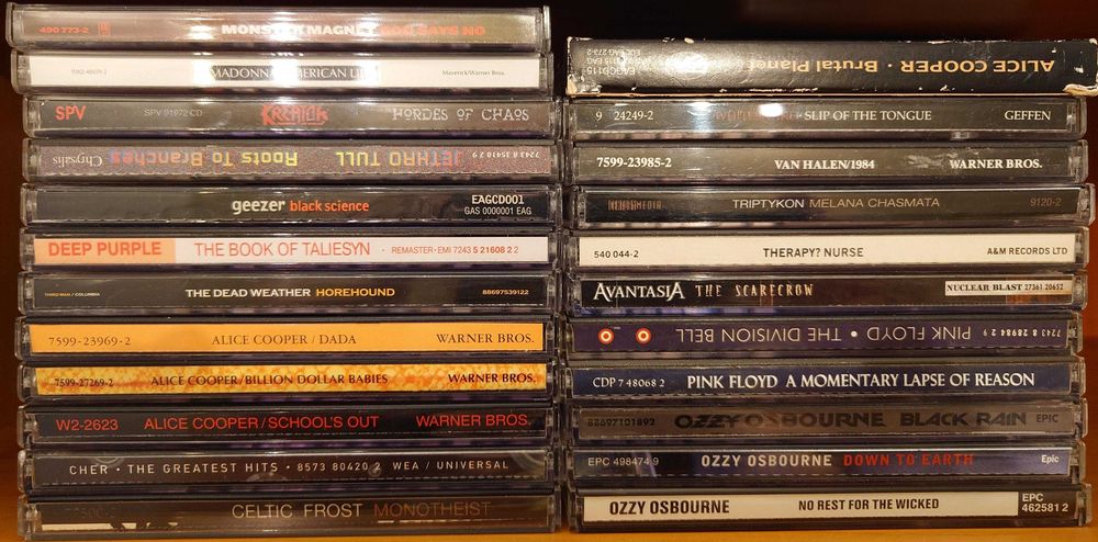 Коллекция фирменных компакт-дисков CD