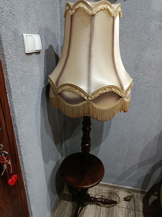 Lampa podłogowa stojąca