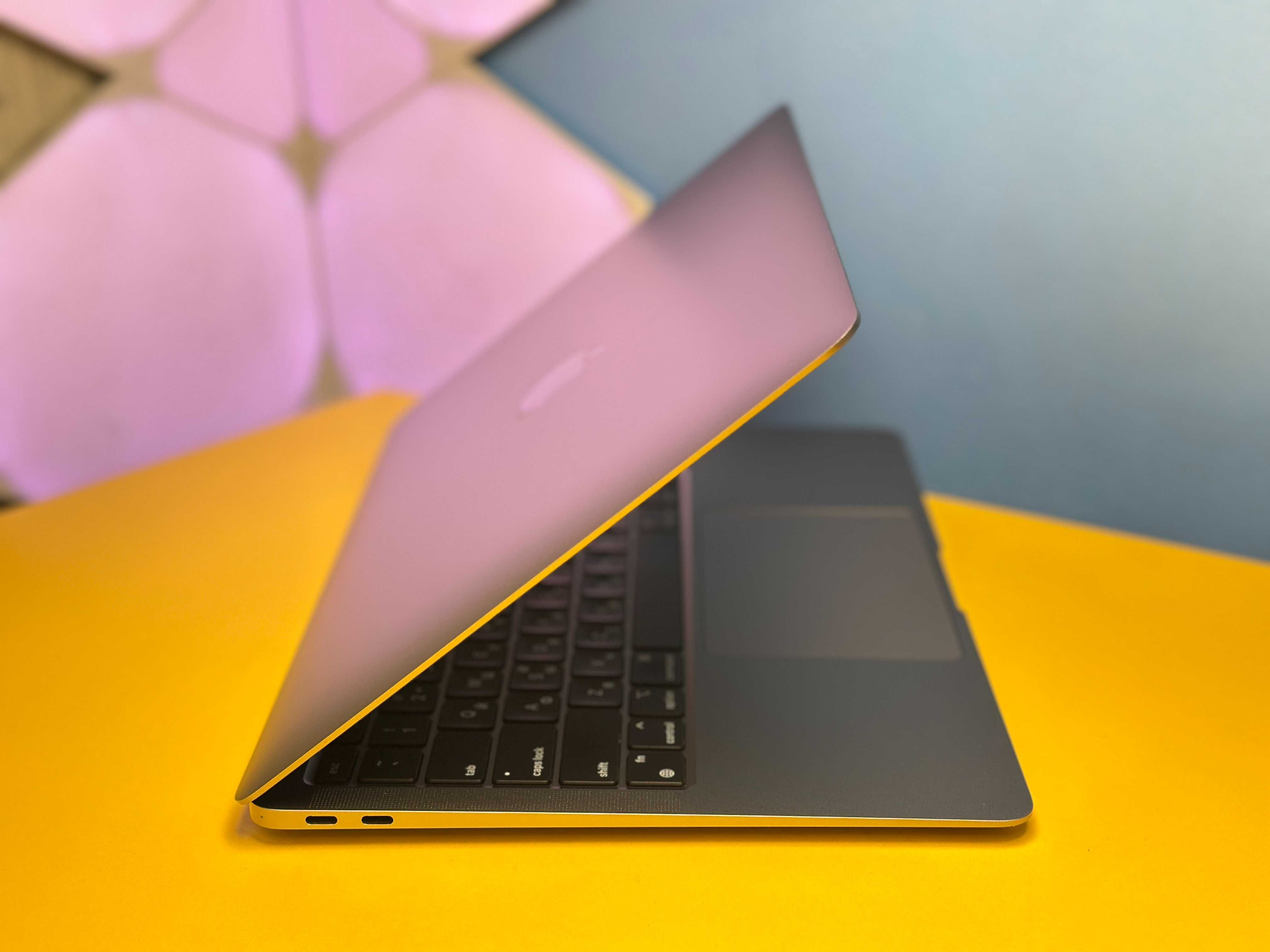 Ноутбук Apple MacBook Air 13" 8/256GB Gray (138176) Б/У З ГАРАНТІЄЮ