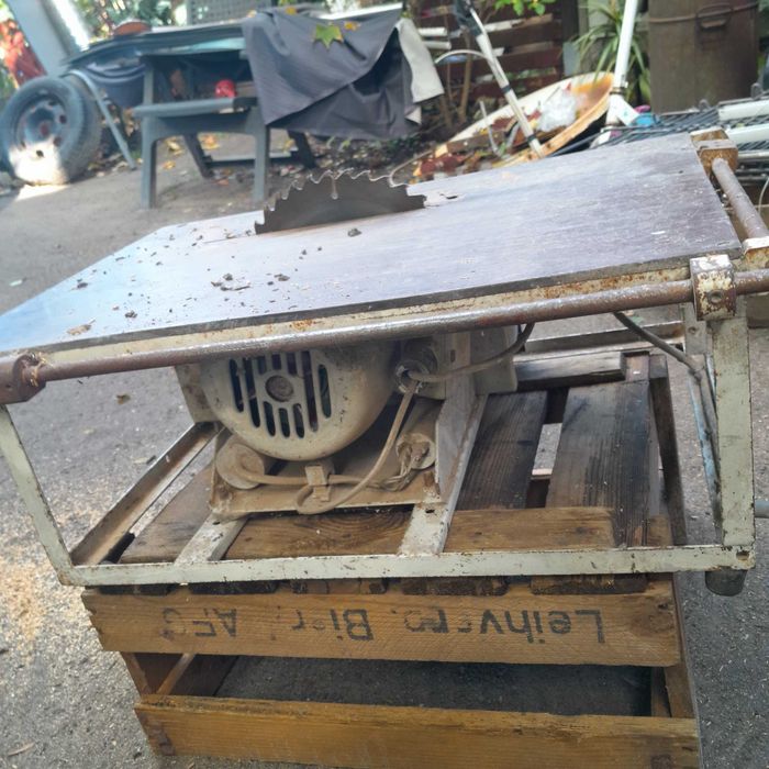 piła  krajzega 220 volt sprawna