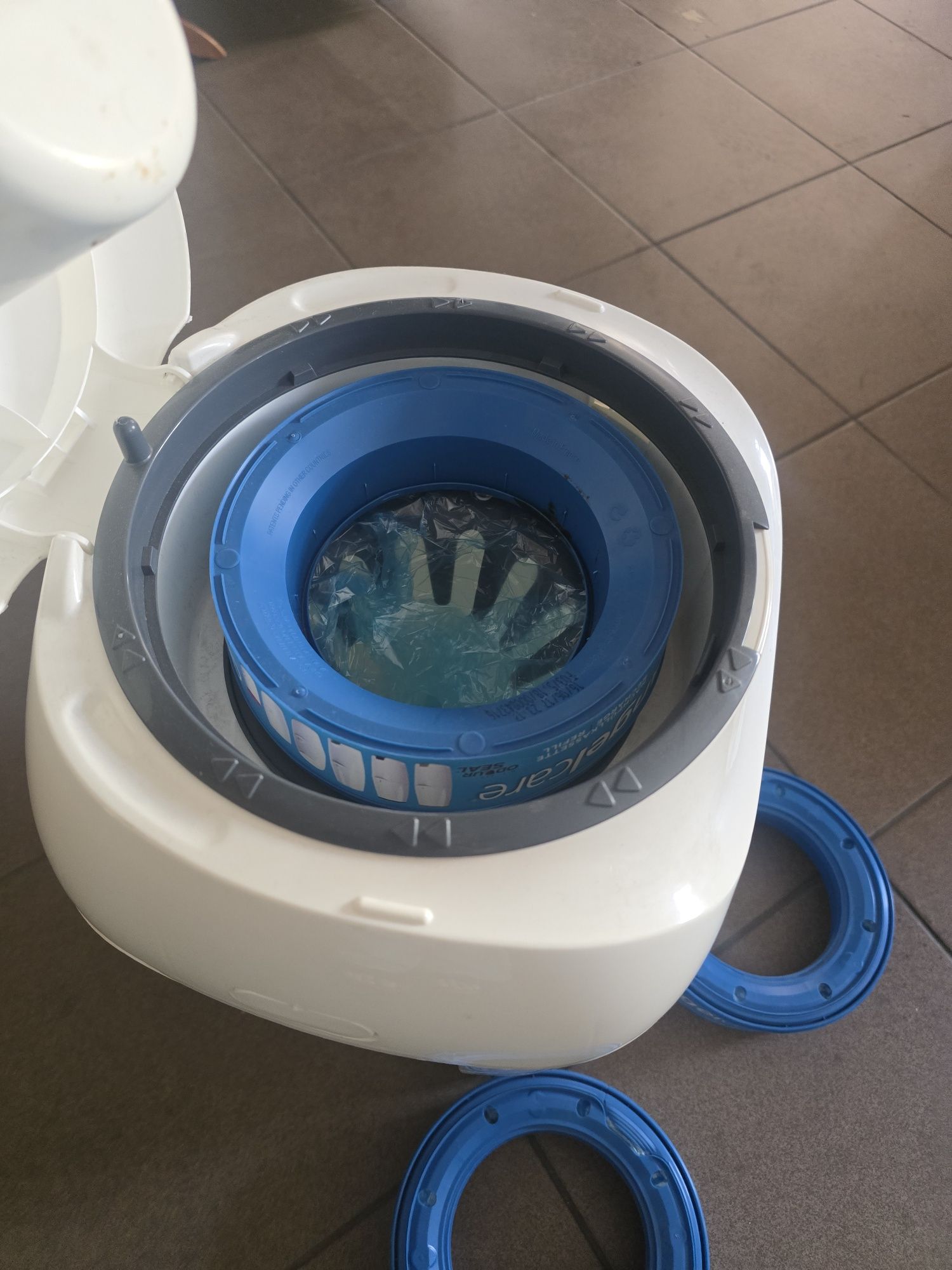 Pojemnik na pieluchy Tommee Tippee Sangenic dwa wkłady gratis