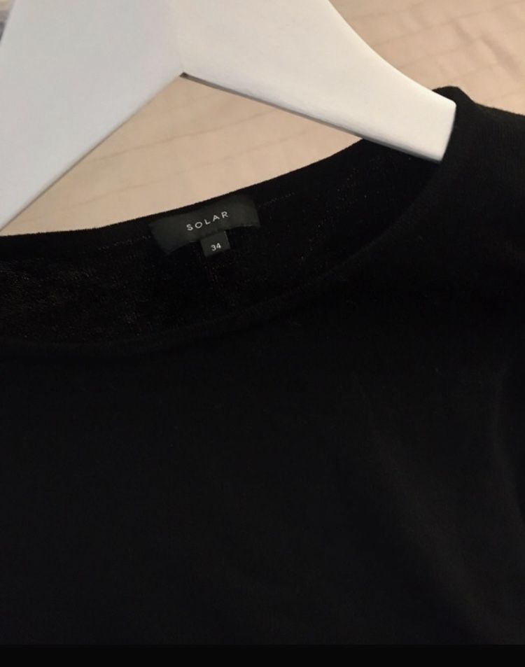 Sweter sweterek czarny Solar XS jak nowy prosty klasycz krótki