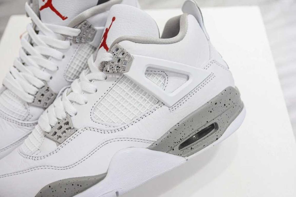 Buty-Trampk-Jordan 4 retrotechwhiteOre R.40