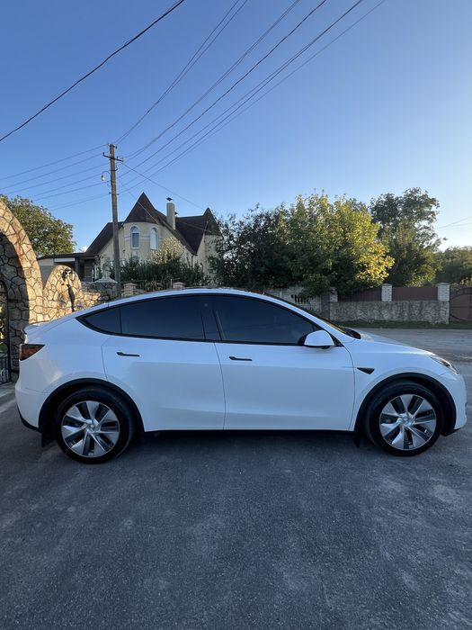 Tesla Model Y Long range Dual Motor 82.5 квт 2023 рік