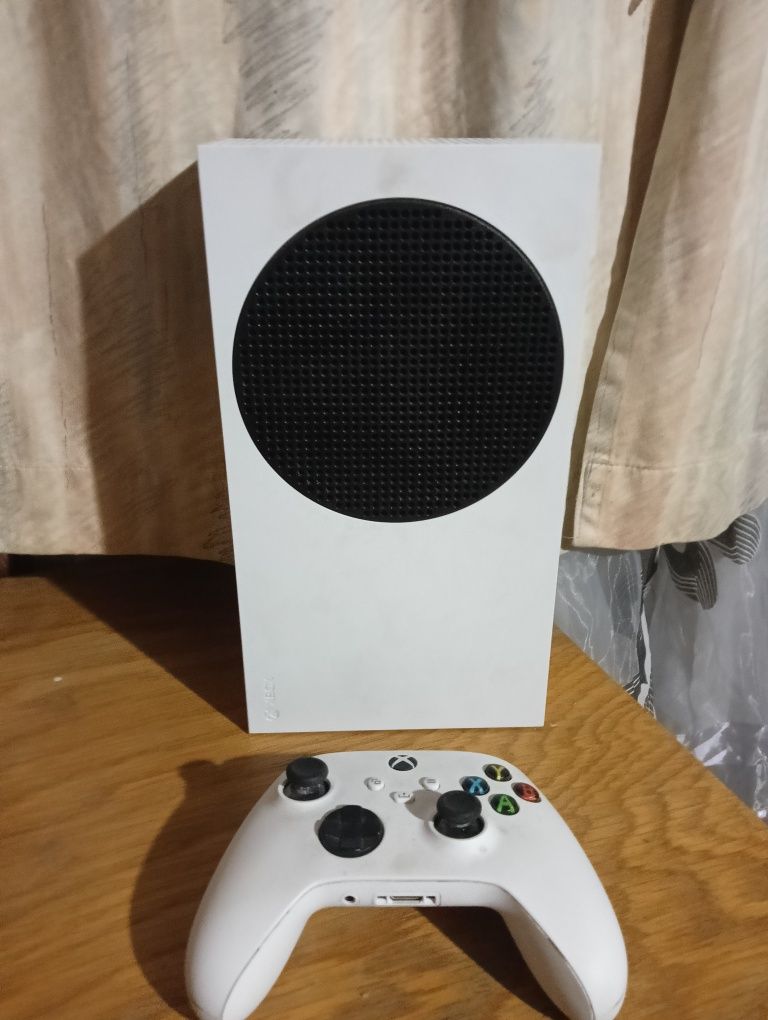 Sprzedam Xbox series S  Używane