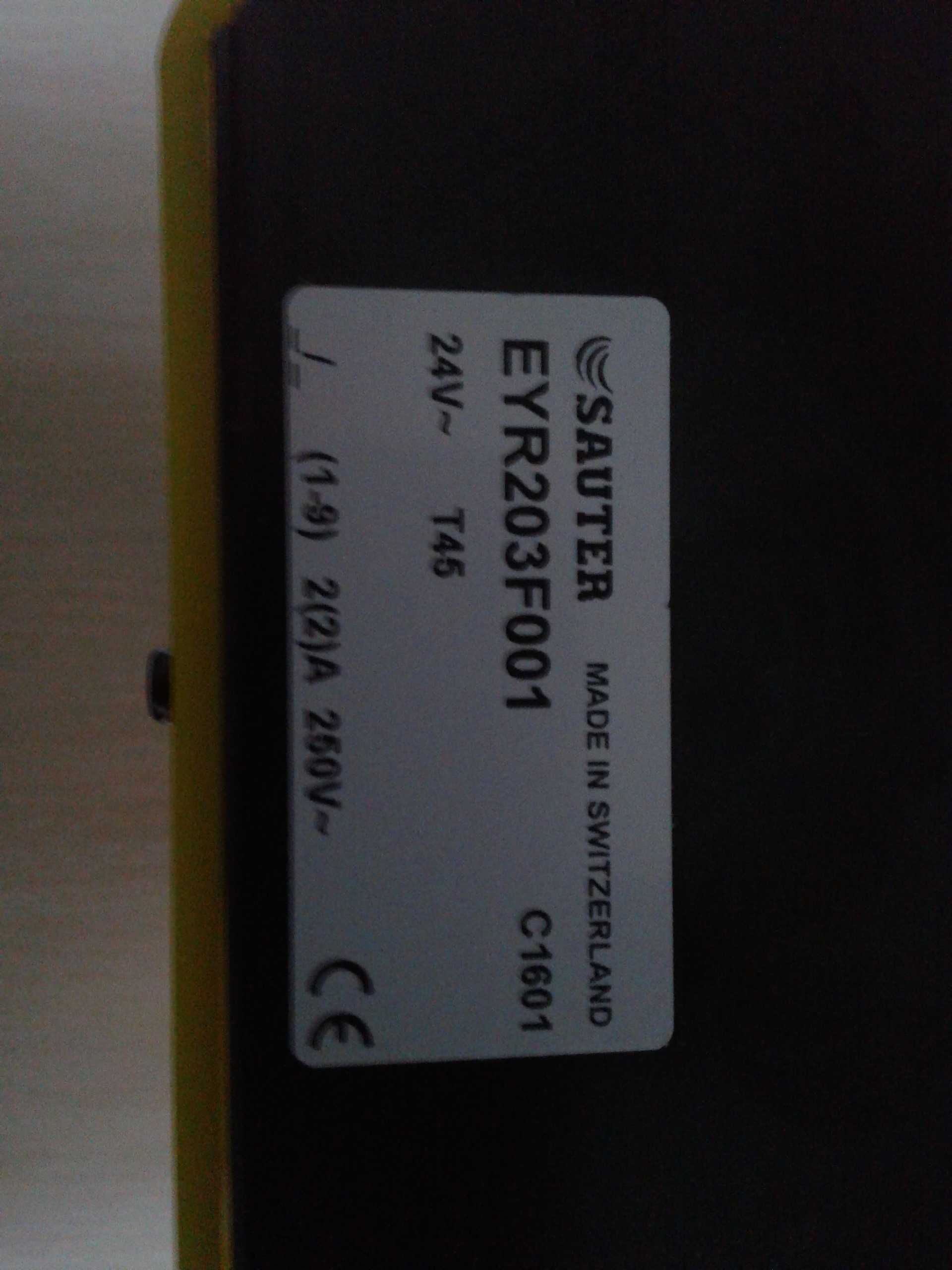 Sauter novaFlex EYR 203 F001 Универсальный контроллер