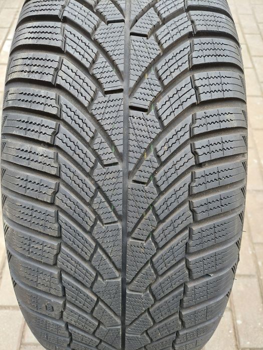 1x opona pojedyncza 255 45 R 20 105V Kumho Winter Craft WP 52 EV 8mm