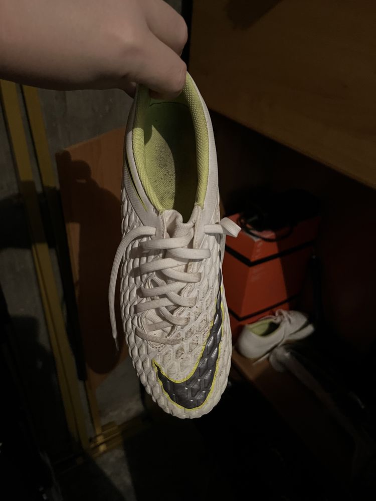Buty piłkarskie Nike, korki biało zielone.