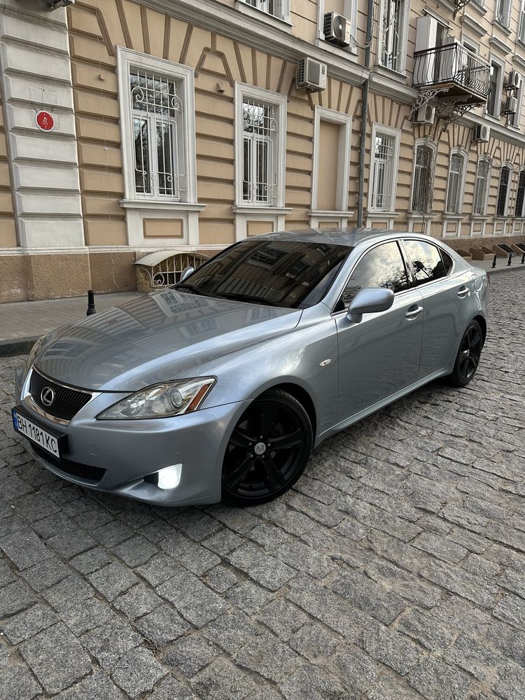 Продам Lexus is220d