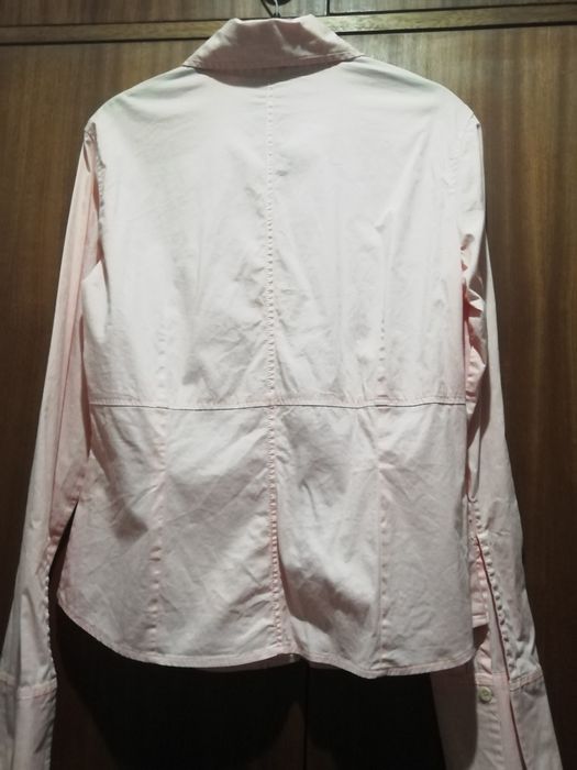 Camisa ESCADA SPORT
Cor : Salmão claro
Tamanho: 36

Muito bonita
Marca