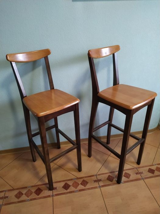 Стільці для барної стійки з натурального дерева виробництва Балі.
Вжив