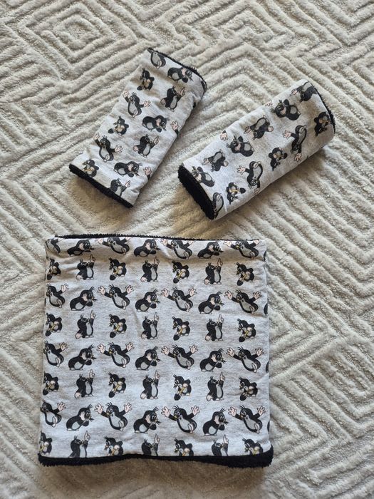 Komin i mitenki na czarnym polarze, Krecik