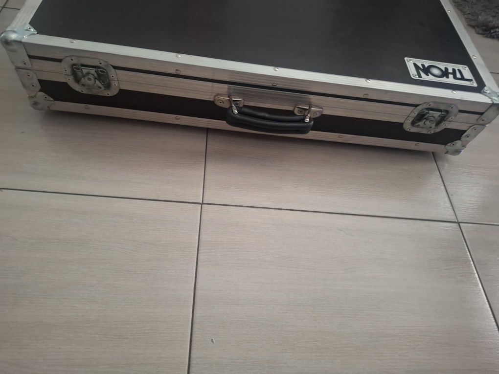 Case do kontrolera Denon MCX 8000