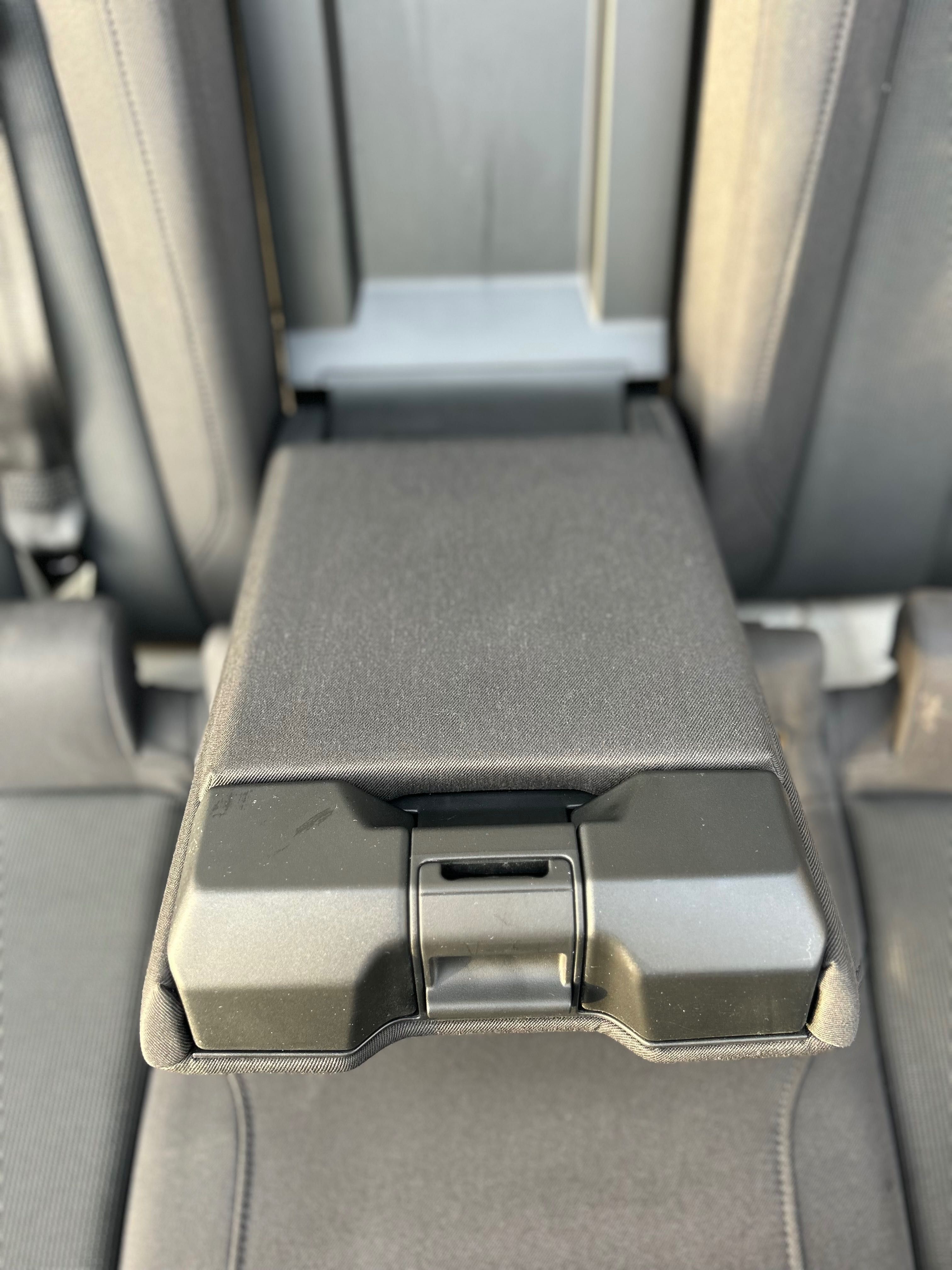 Cubholder podłokietnik tył Audi A4 B9