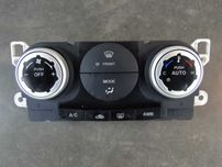 Блок управління пічкою кліматконтролем Mazda CX-7 CX7 06-12р.