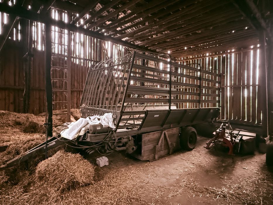 Przyczepa samozbierajaca do siana