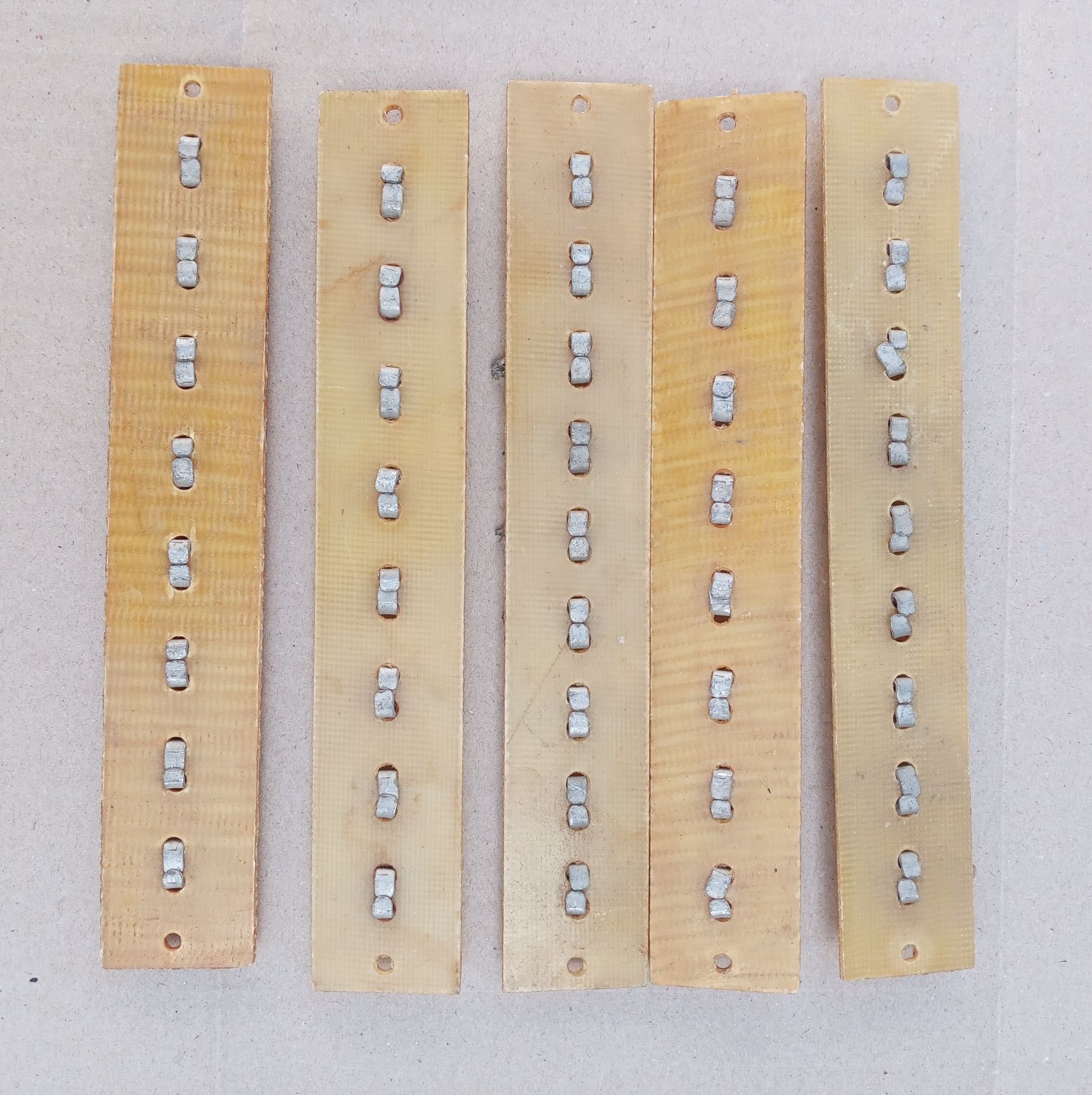 Текстолитовые пластины с латунными контактными площадками