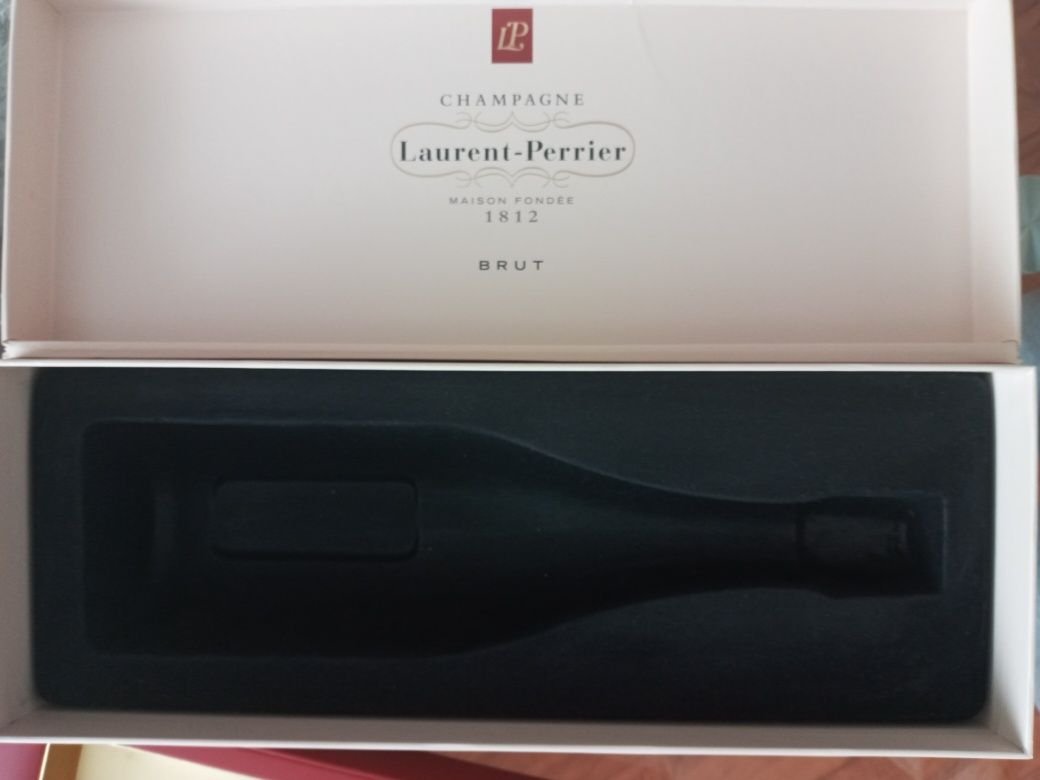 Коробка от элитного шампанского Laurent-Perrier.