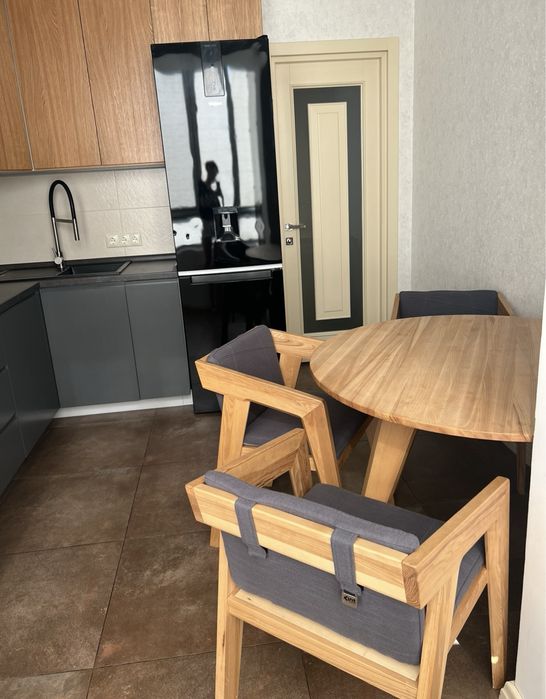 Кухонний стіл з стільцями натуральний ясен