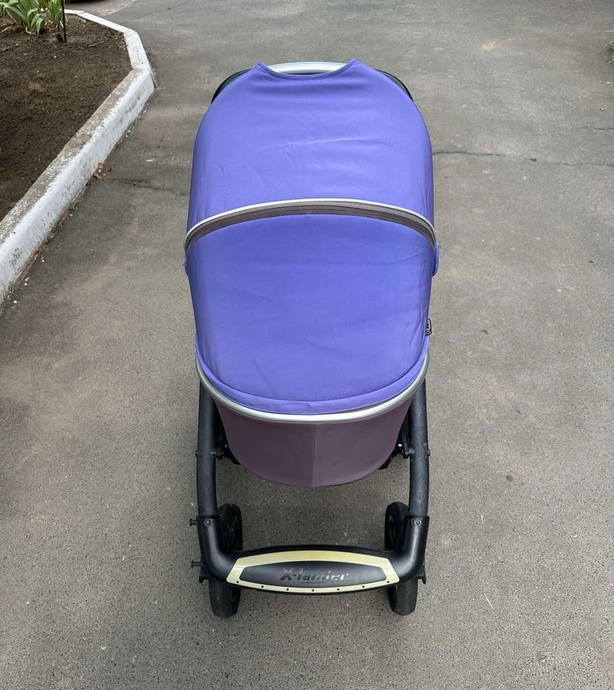Срочно!Продаю дитячу коляску Xlander. Приємний бонус манеж в подарунок