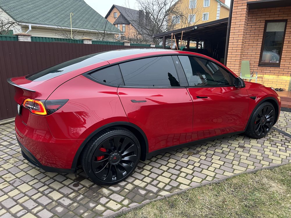 Tesla model Y Perfomens