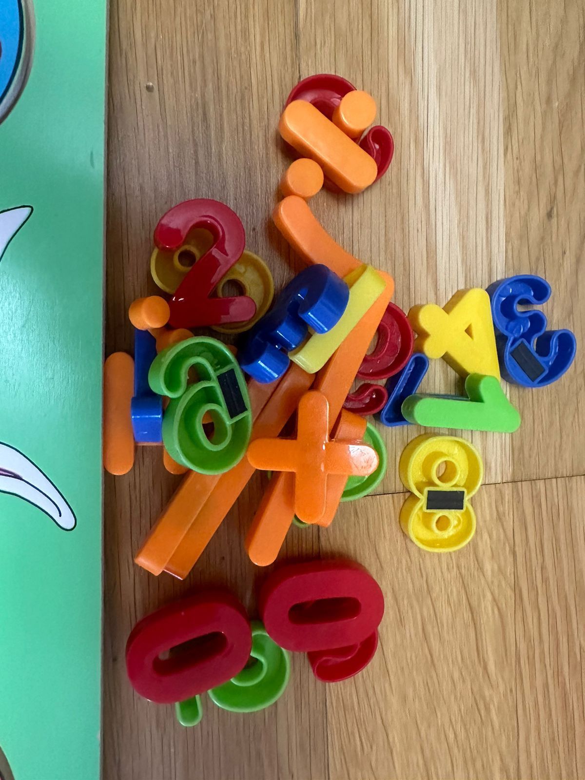 Edukacyjne klocki z cyframi +deska dla sznurowania butów.