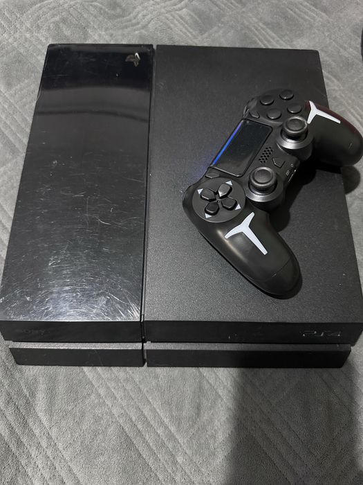 Playstation 4 + 2 Comandos